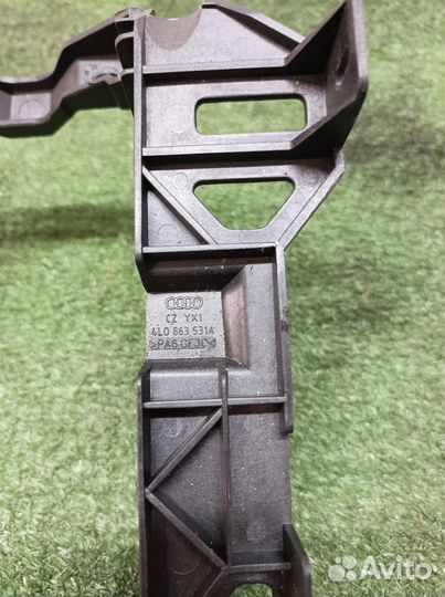 Кронштейн (сопут. товар) Audi Q7 2005