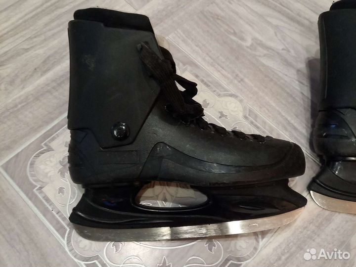 Коньки хоккейные