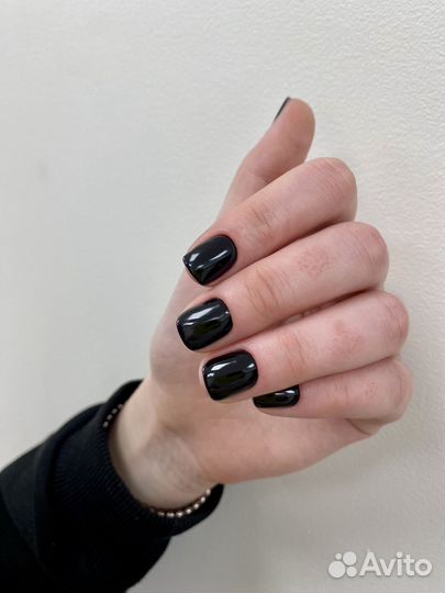 Маникюр и педикюр с покрытием гель-лаком