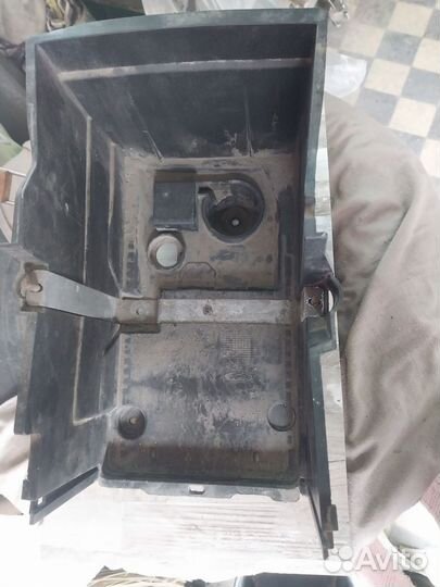 Корпус (кожух) площадка под аккум. форд фокус 2