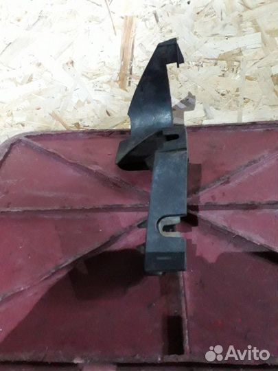 Кронштейн бампера Audi Allroad C5