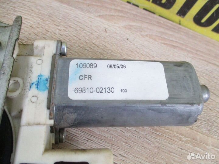 Toyota Corolla Стеклоподъемник передний правый