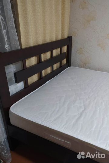 Кровать деревянная 