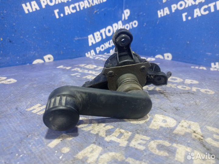 Ручка стеклоподъёмника Renault Fluence 1 седан