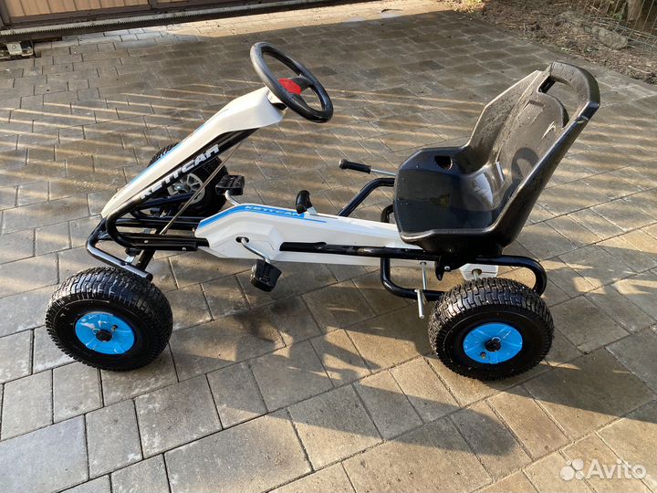 Педальная машина Веломобиль