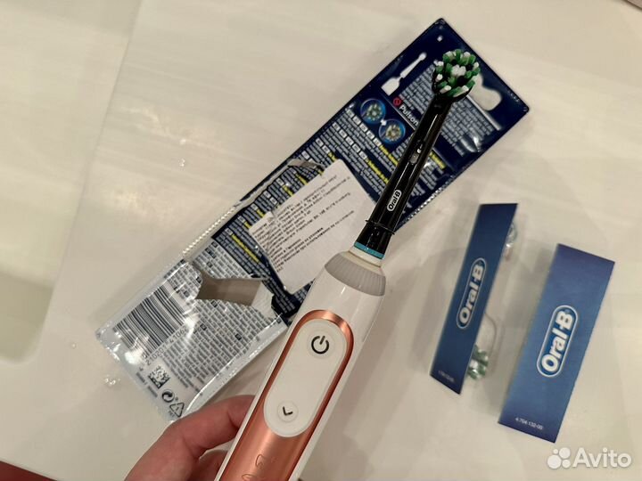 Оригинал 2 черные насадки Oral-B cross action