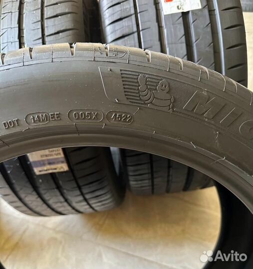 Michelin Pilot Sport 4 S 285/40 R22 и 325/35 R22