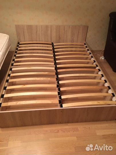 Кровать