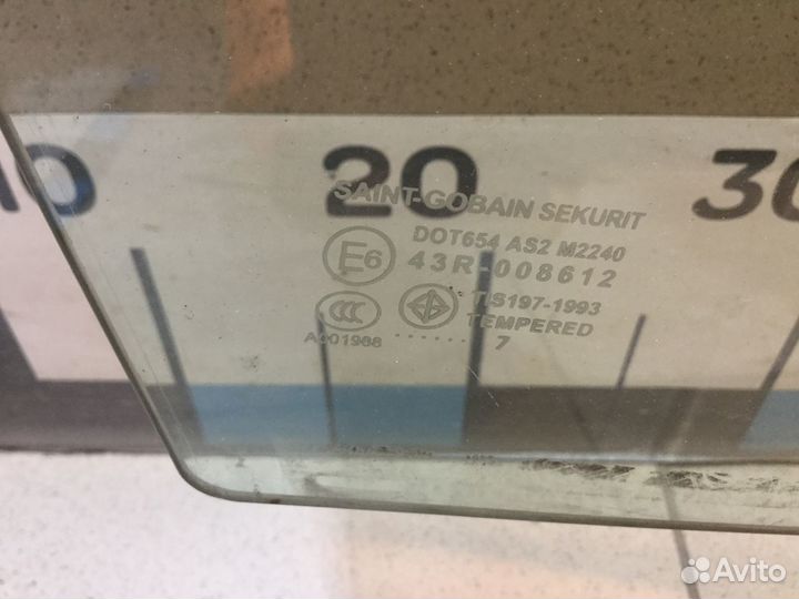 Стекло двери передней правой Мазда 3 (BK)