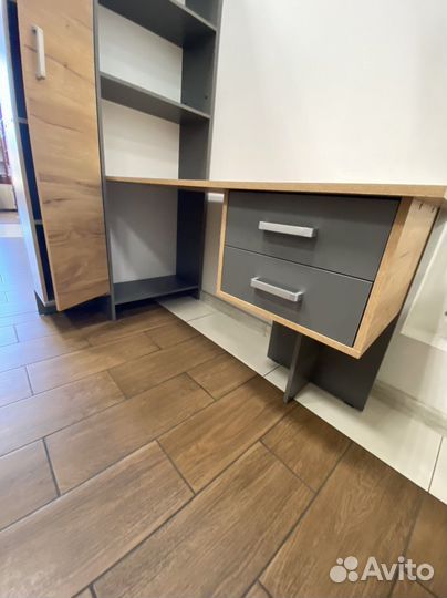 Уголок школьный, стол письменный новый в упаковке