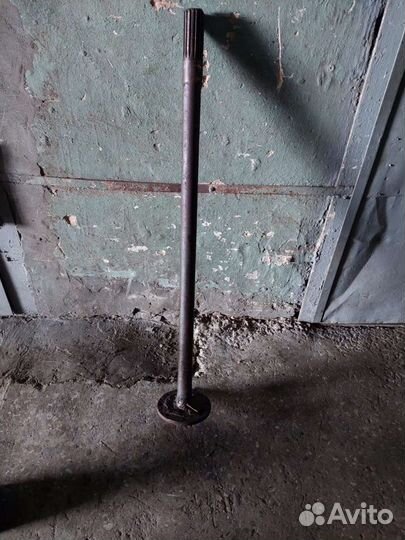 Полуось заднего моста Зил-157 левая 972 мм