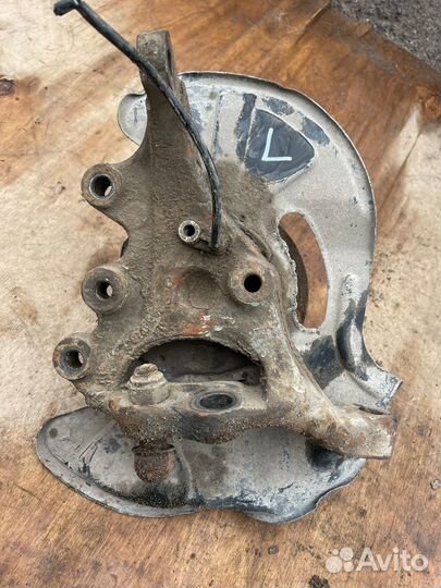 Мерседес w203 передний левый поворотный кулак