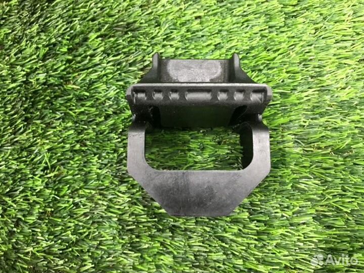 Крепление радиатора Bmw 3 E90 N54B30 2006