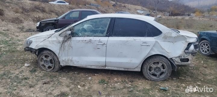 Volkswagen Polo 1.6 МТ, 2017, битый, 200 000 км