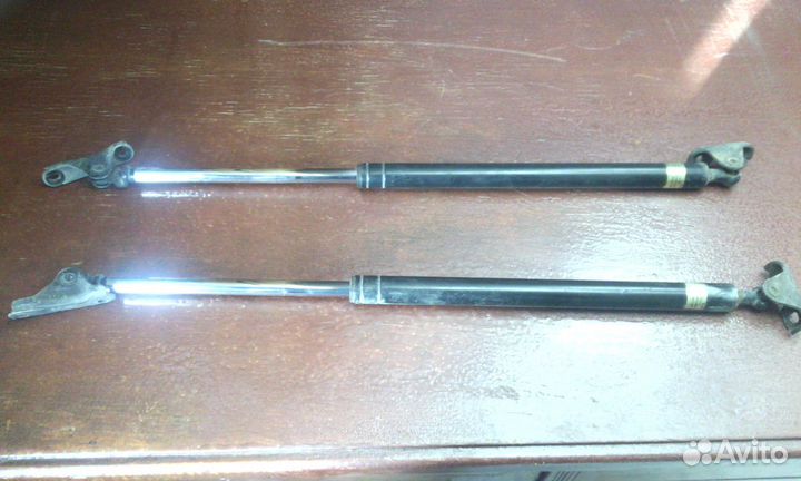 Аммортизатор багажника toyota caldina carina