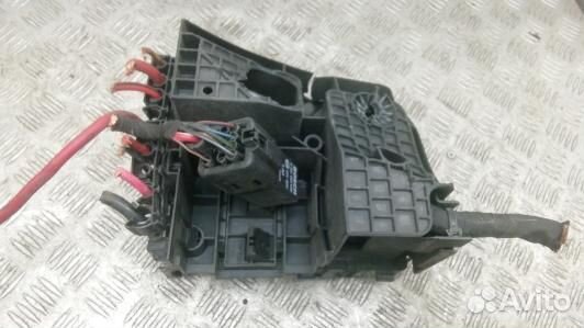 Блок предохранителей volkswagen passat B6 (XEA29M1
