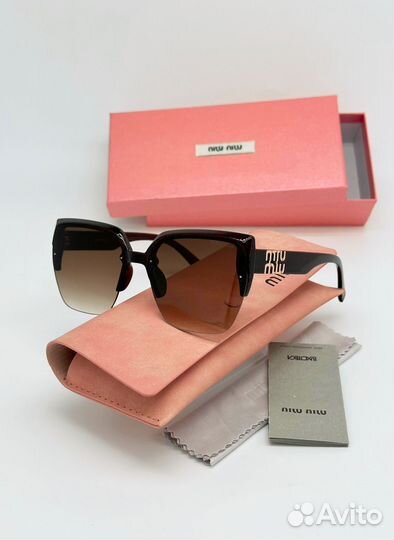 Солнцезащитные очки Miu Miu