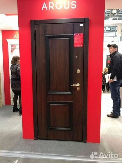 Дверь входная уличная