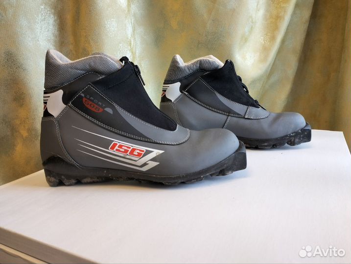 Лыжи беговые с палками