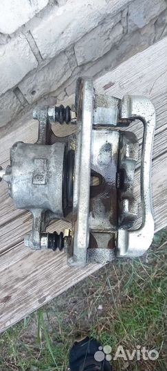 Суппорт передний тормозной Toyota Rav 4(XA 30)