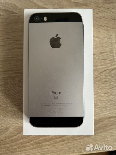 Телефон iPhone SE 32gb