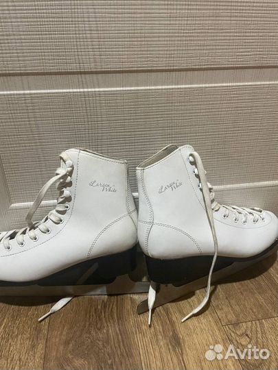 Фигурные коньки Larsen White