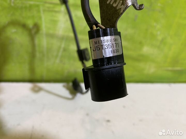 Датчик положения коленвала Mitsubishi Pajero 4
