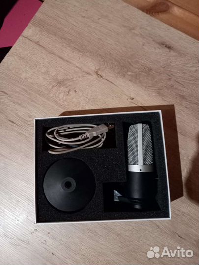 Студийный микрофон