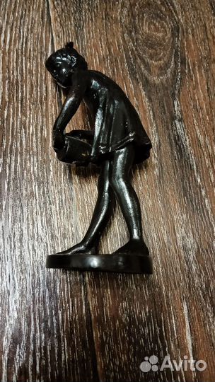 Статуэтка чугунная 