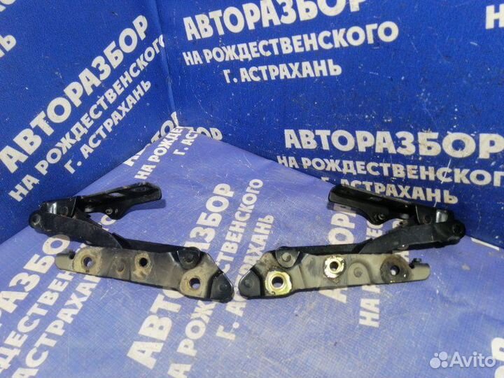 Петля крышки багажника Nissan Teana J31 седан VQ23