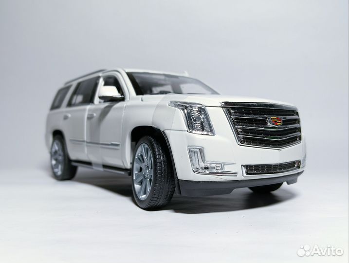 Модель 1/27 Cadillac Escalade SWB 2017, Welly