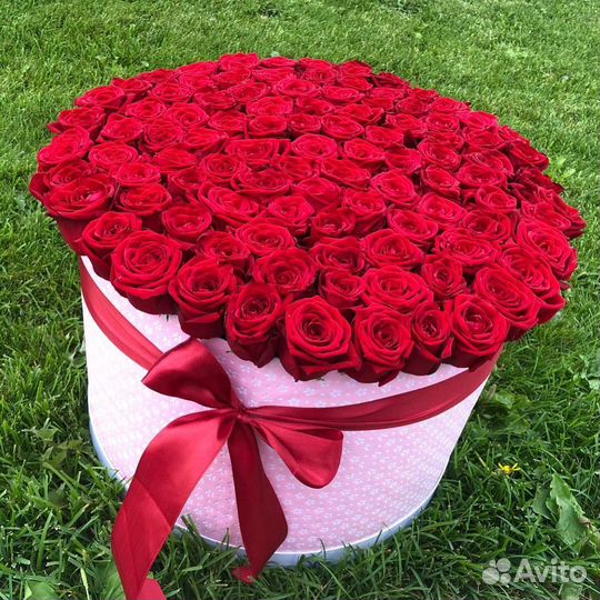 Розы в шляпной коробке