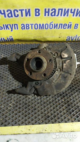 Кулак поворотный передний левый Skoda Octavia