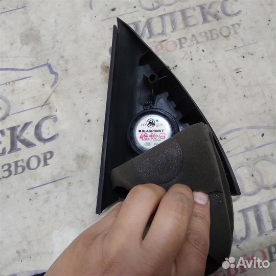 Крышка зеркала внутренняя правая VW Tiguan 2007-2