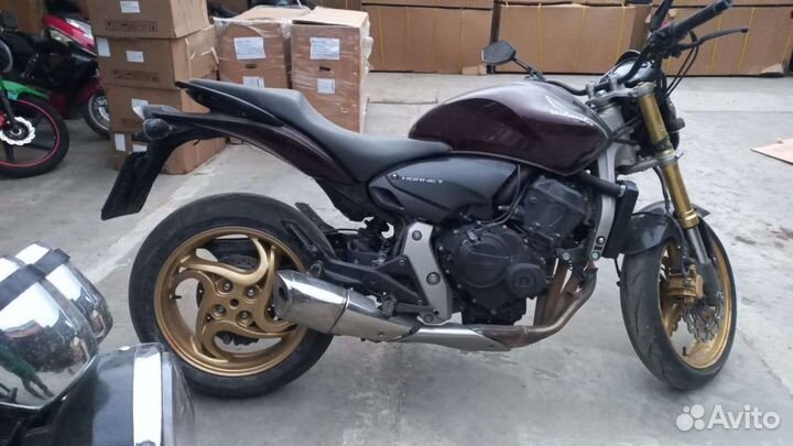 Honda Hornet CB600 в отличном состоянии. почти нов