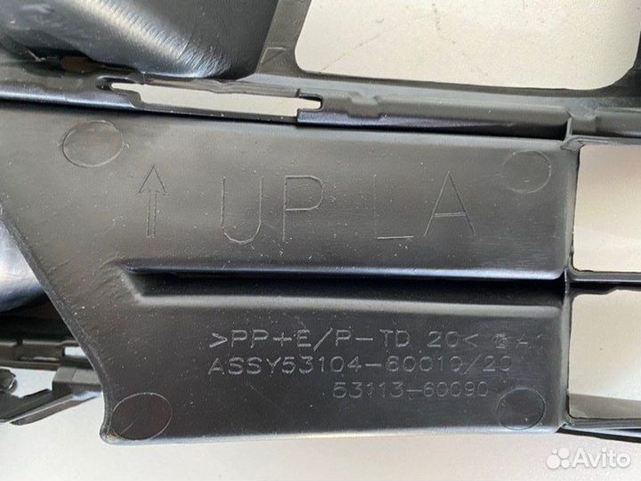 Решетка в бампер передняя левая Toyota Land