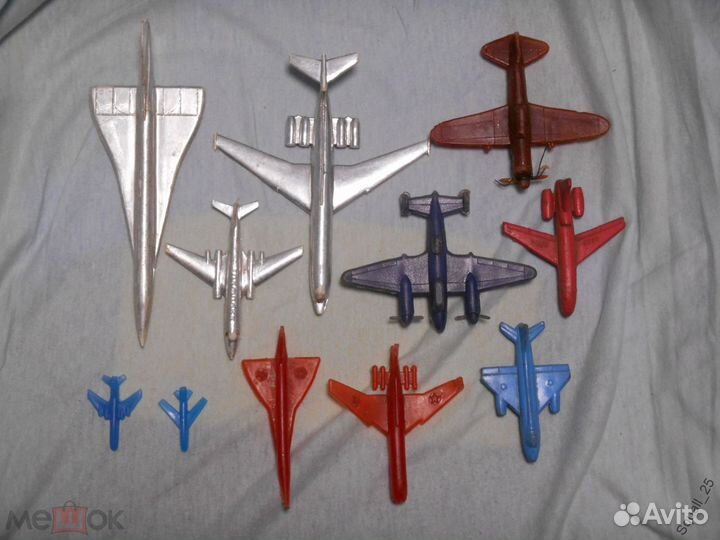 Игрушки солдатики самолеты колобок разные