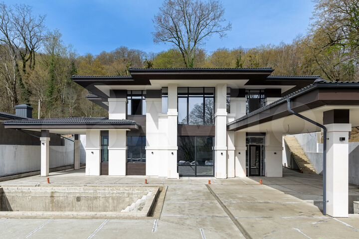 Дом 310 м² на участке 8 сот.