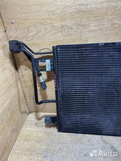 Радиатор кондиционера VW Passat B5 + W8 128463
