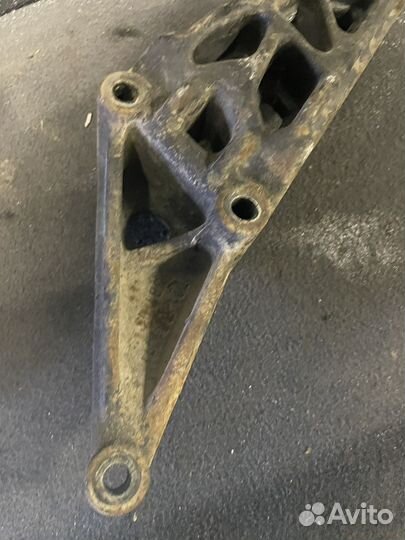 Кронштейн опоры двигателя правый Chery Tiggo 7