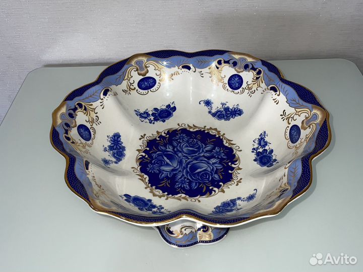 Ваза для фруктов на ножке