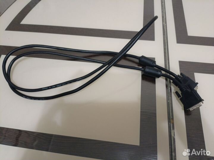 Кабель для компьютера DVI