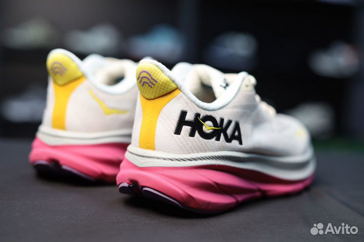 Беговые кроссовки Hoka