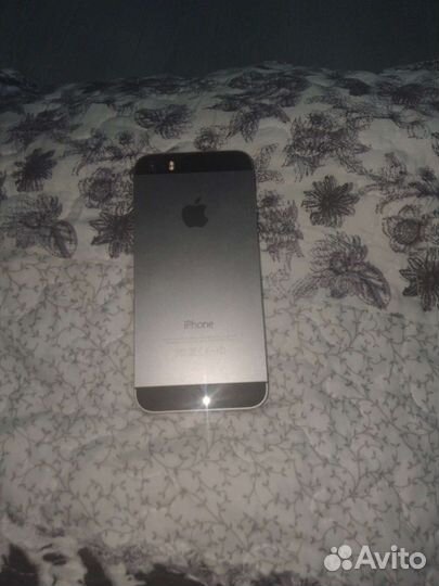 Телефон iPhone 5s
