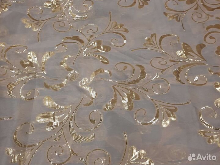 Штора с золотыми цветами