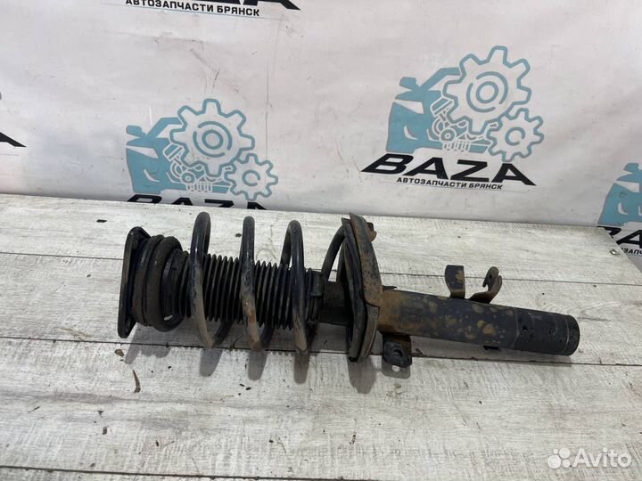 Стойка амортизатора передняя правая Ford Focus 3