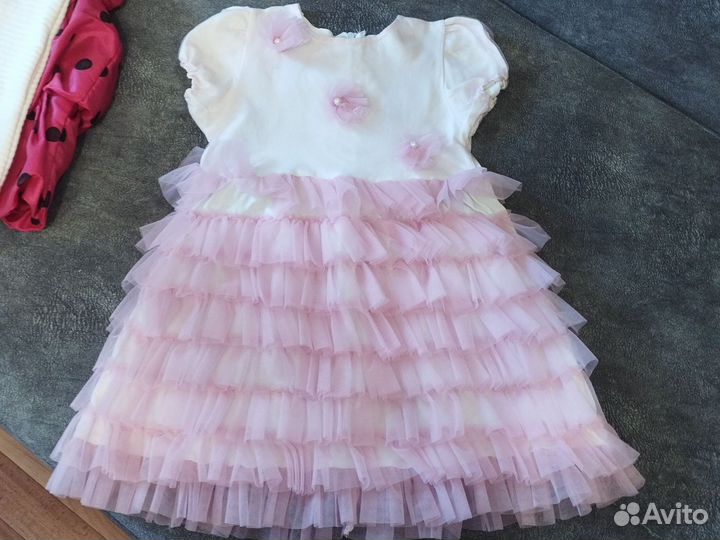 Продам нарядное платье для девочки 98-110
