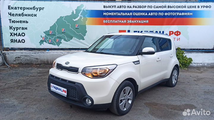 Накладка кнопки стеклоподъемника задняя правая Kia