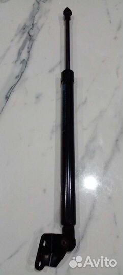 Стойка амортизатор задней крышки багажника