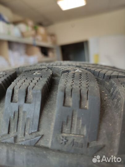 Bridgestone Ice Cruiser 7000S 215/65 R16 98T